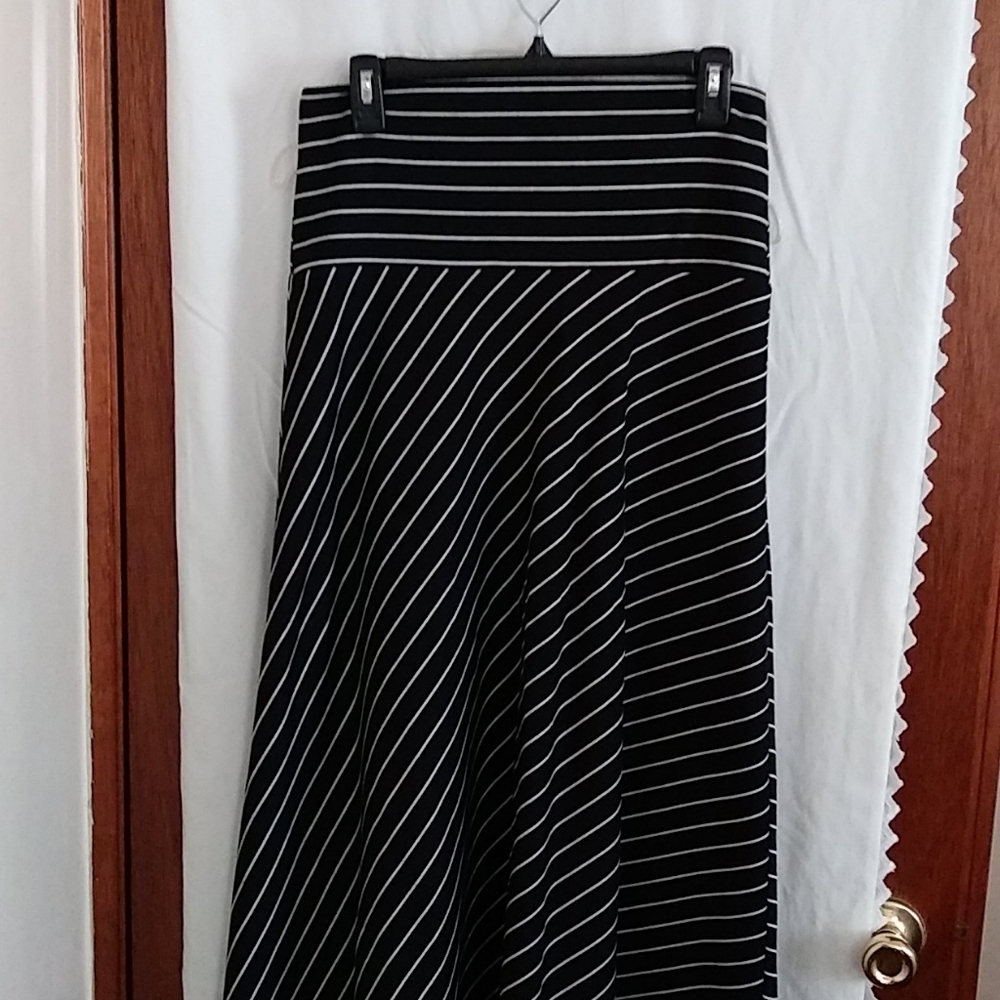 Mid length skirt,